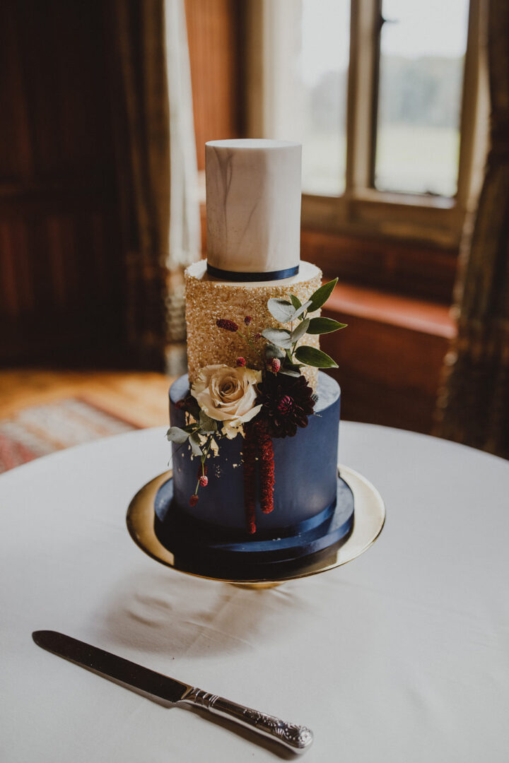 Wedding Cake Ideas Navy Gold Photography34