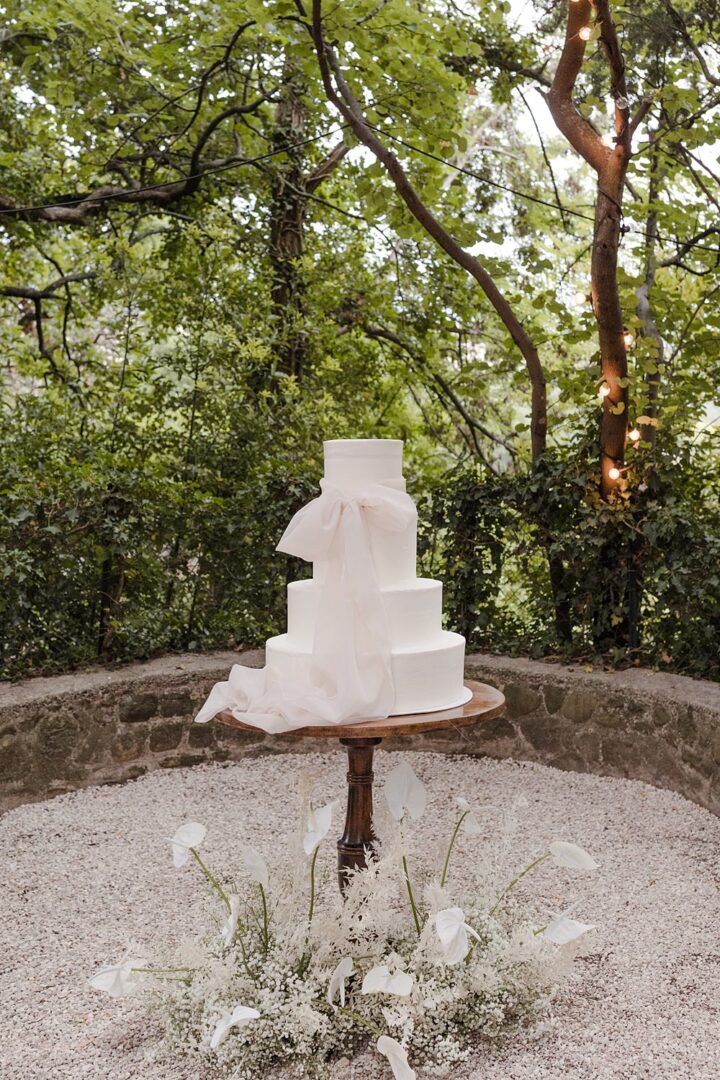 Wedding Cake Table Flowers Wooden Francesca Francesca