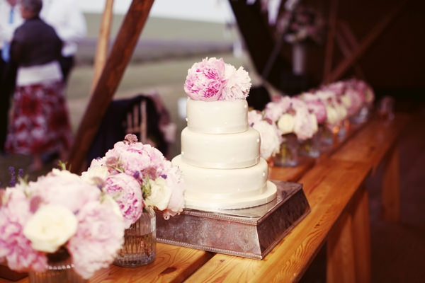 Lavender Farm Tipi Wedding White Cake Peonies http://www.rebeccaweddingphotography.co.uk/