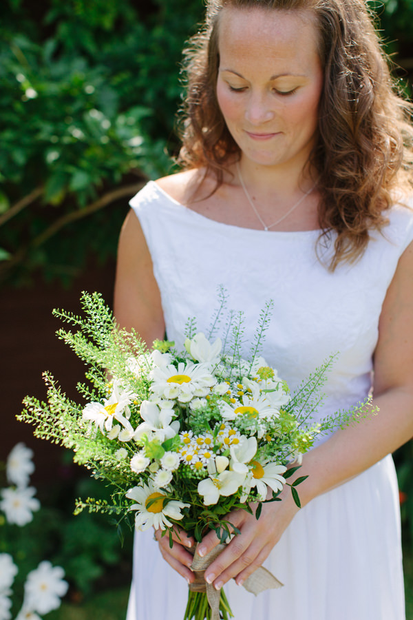 Natural Rustic Daisy Wedding Natural Boho Bride http://www.camillaarnholdphotography.com/