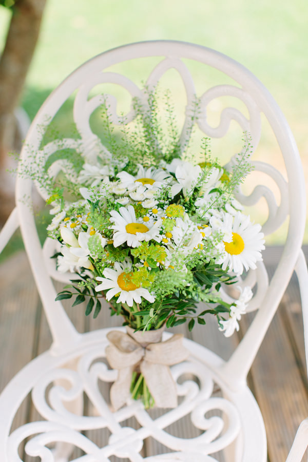 Natural Rustic Daisy Wedding Bridal Bouquet Summer http://www.camillaarnholdphotography.com/