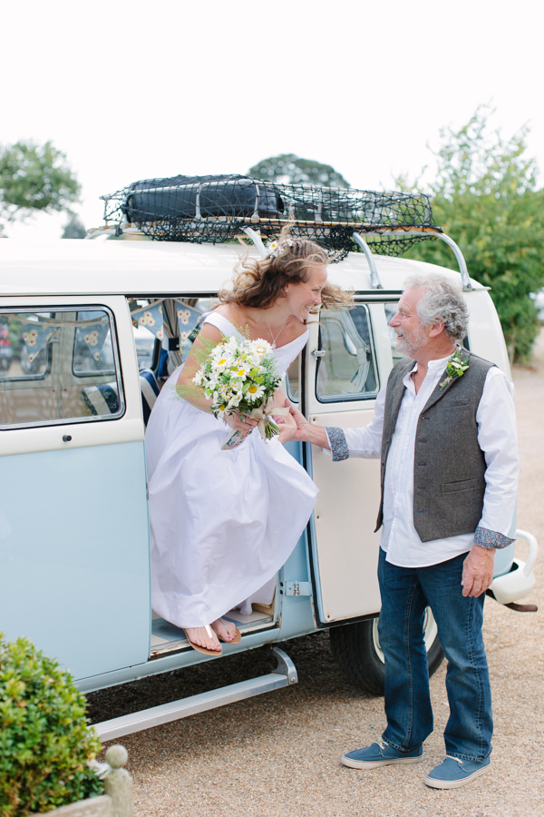 Natural Rustic Daisy Wedding http://www.camillaarnholdphotography.com/
