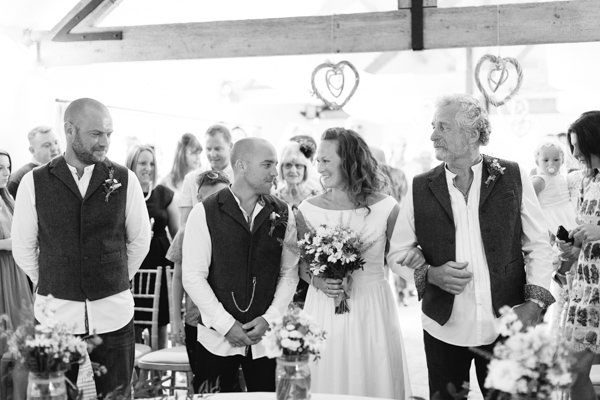 Natural Rustic Daisy Wedding http://www.camillaarnholdphotography.com/