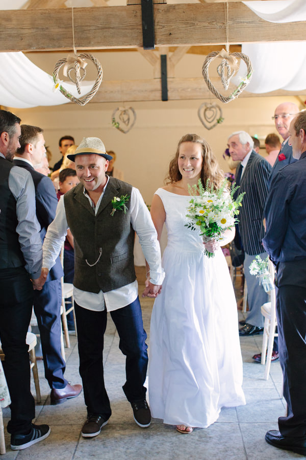 Natural Rustic Daisy Wedding http://www.camillaarnholdphotography.com/