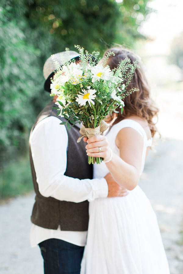 Natural Rustic Daisy Wedding http://www.camillaarnholdphotography.com/