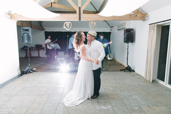 Natural Rustic Daisy Wedding http://www.camillaarnholdphotography.com/