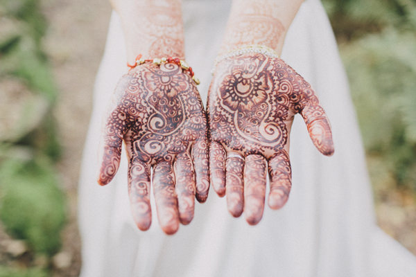 Henna Hands Bride Beautiful English Indian Wedding http://www.scuffinsphotography.com/