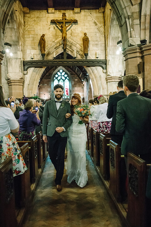 Bohemian Outdoor Tipi Wedding http://www.sarahjanesphotography.co.uk/