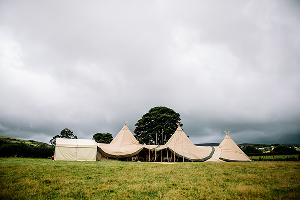 Bohemian Outdoor Tipi Wedding http://www.sarahjanesphotography.co.uk/