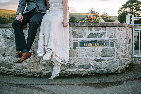 Bohemian Outdoor Tipi Wedding http://www.sarahjanesphotography.co.uk/