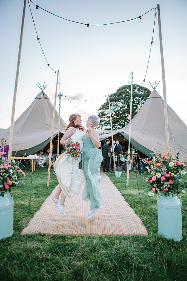 Bohemian Outdoor Tipi Wedding http://www.sarahjanesphotography.co.uk/
