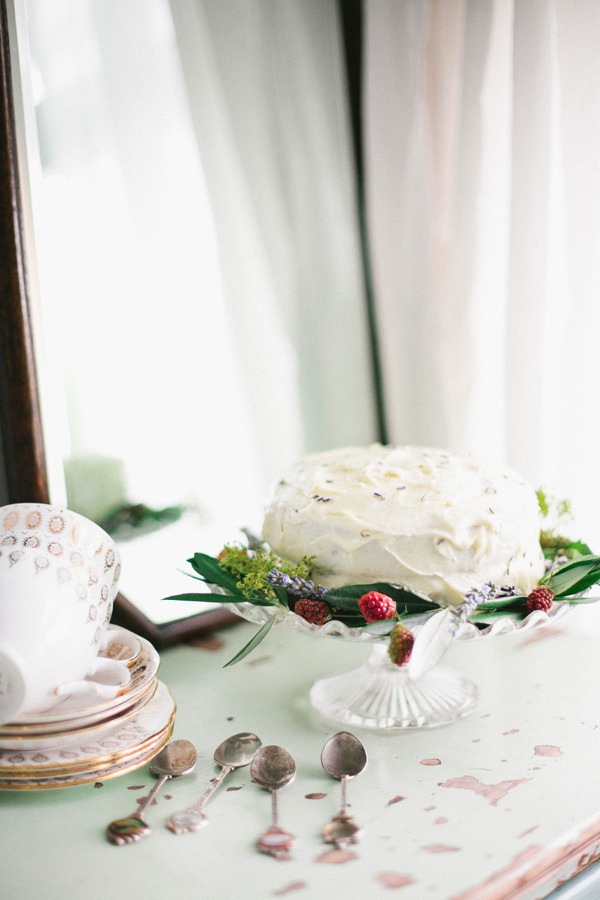 Beautiful Summer Provence Flower Wedding Ideas Rusic Cake Berries http://www.brittspring.com/ 