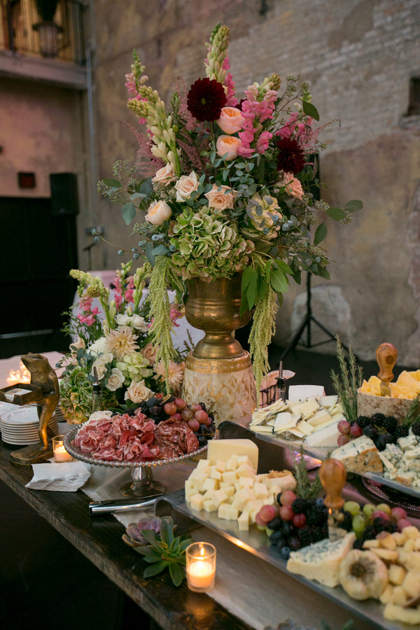 Simple Elegant Black Tie Minnesota Wedding Food Buffet http://www.erinjohnsonphotoblog.com/