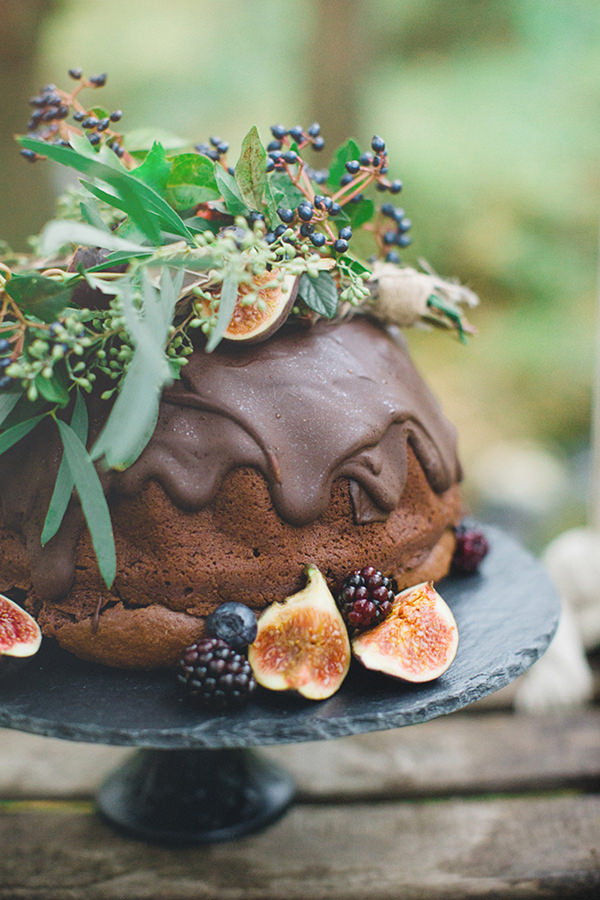 Handfasting Elopement Inspiration in the Scottish Wilderness Wedding Cake Chocolate Drip Icing Fruit Flowers http://www.photographychantal.co.uk/