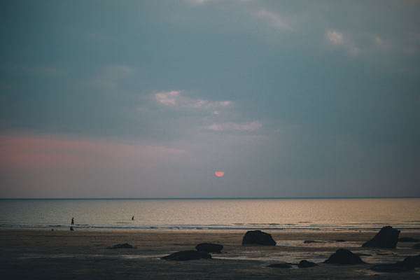Romantic Sunset Cornwall Beach Proposal http://www.traversandbrown.co.uk/