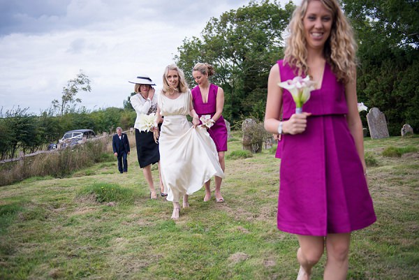 Stylish Modern Monochrome Village Hall Wedding http://www.sarareeve.com/