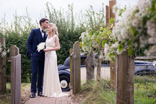 Stylish Modern Monochrome Village Hall Wedding http://www.sarareeve.com/