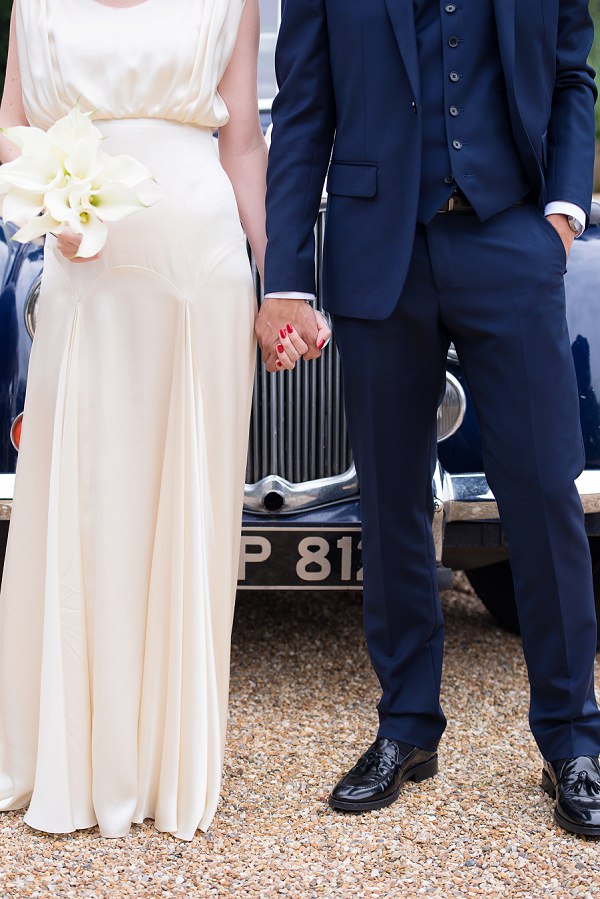 Stylish Modern Monochrome Village Hall Wedding http://www.sarareeve.com/