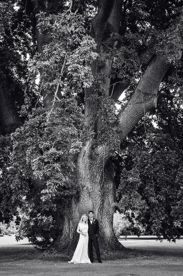 Stylish Modern Monochrome Village Hall Wedding http://www.sarareeve.com/