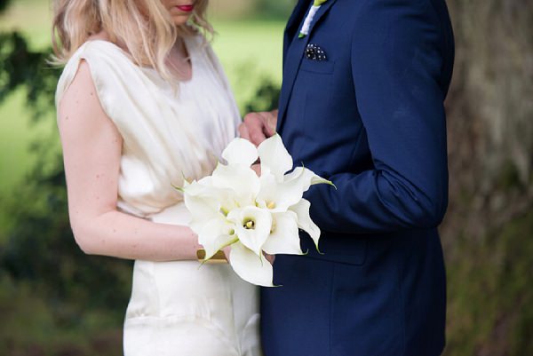 Stylish Modern Monochrome Village Hall Wedding http://www.sarareeve.com/
