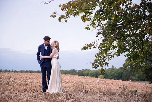 Stylish Modern Monochrome Village Hall Wedding http://www.sarareeve.com/