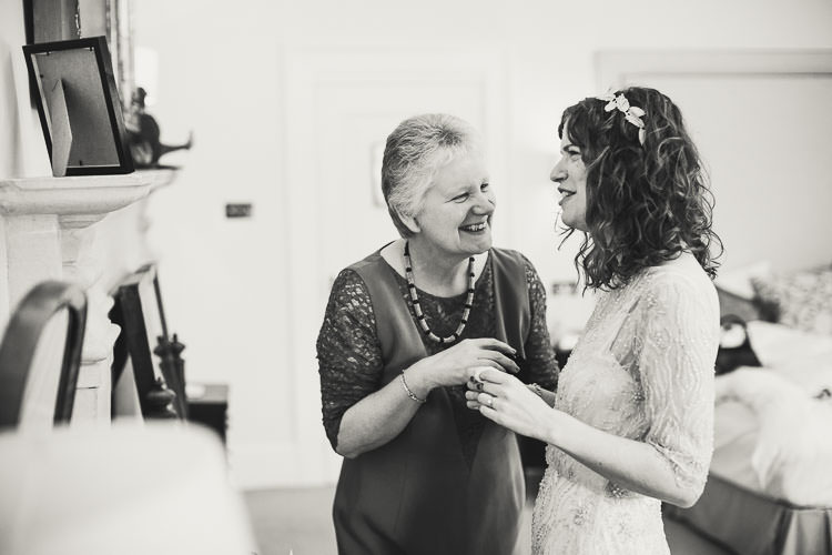 Cotswolds Barn Laid Back Stylish Wedding http://albertpalmerphotography.com/