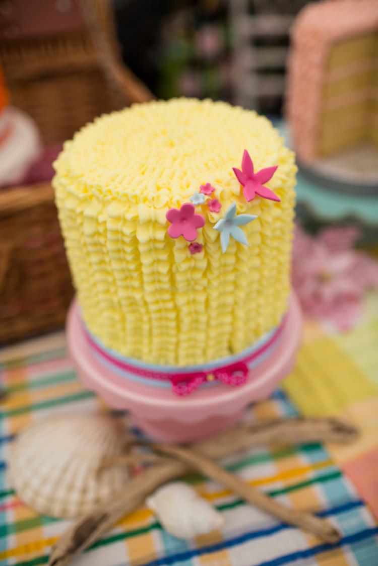 Yellow Buttercream Cake MinkieMoo Bakery Tie The Knot Wedding Carnival Hertfordshire Fair Event http://www.binkynixon.com/
