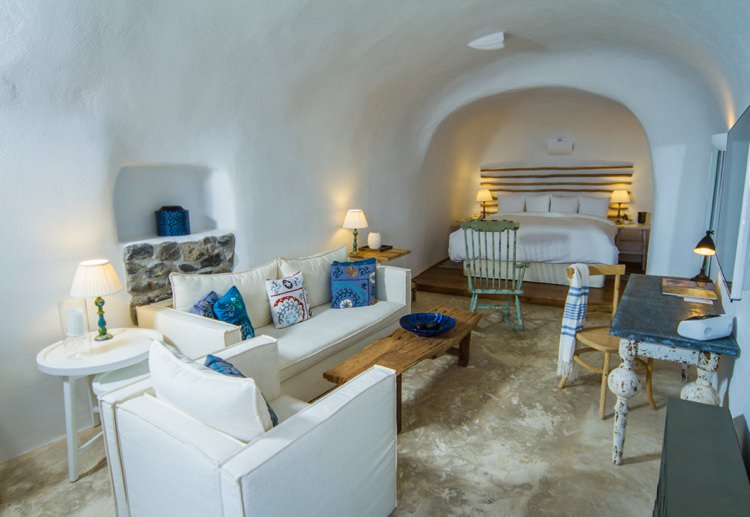 Honeymoon Guide 2015 Ideas Advice Iconic Santorini_ Greece_Mr & Mrs Smith (1)