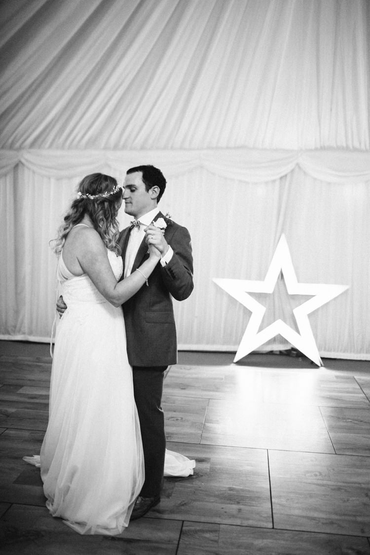 Quaint Home Made Farm Big Party Wedding http://www.emmacasephotography.com/
