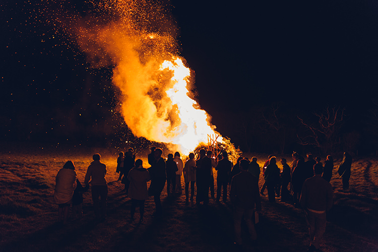 Bonfire Chilled DIY Beach Front Cafe Cornwall Yellow Blue Wedding http://missgen.com/