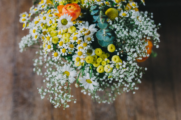 Daisy Gyp Baby Breath Gypsophila Bouquet Flowers Bride Bridal DIY Picnic Village Fete Feel Wedding http://peppermintlovephotography.com/