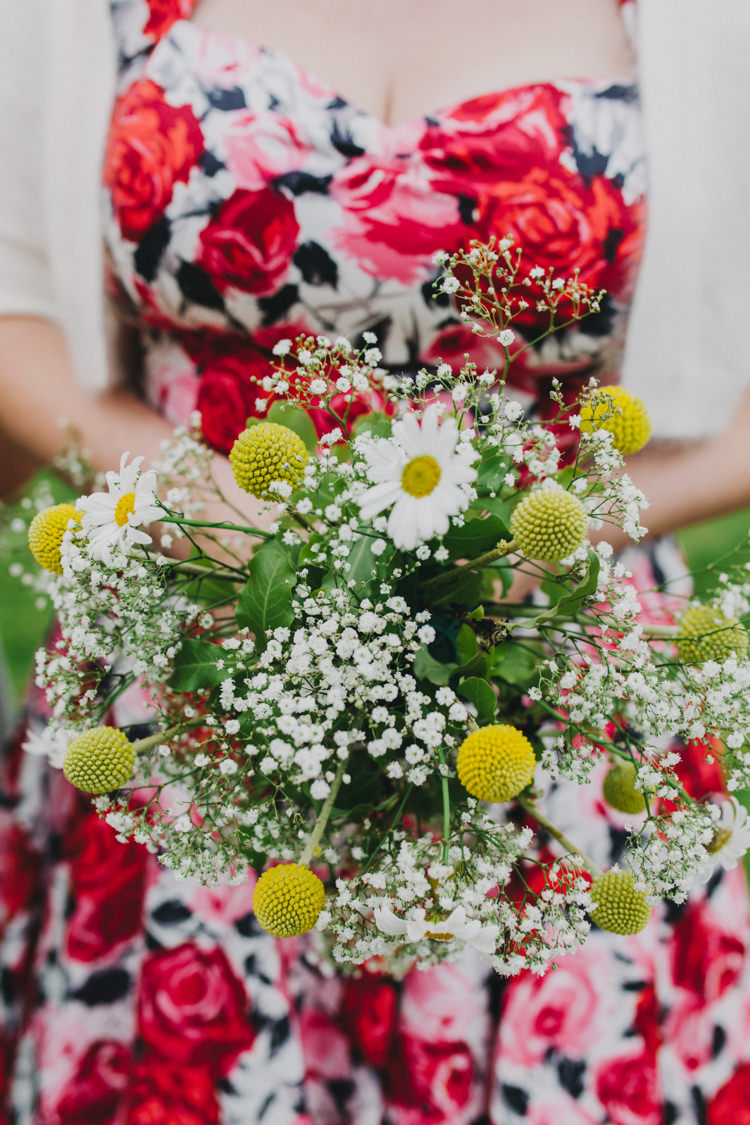 DIY Bridesmaid Bouquet Flowers Daisy Billy Ball Baby Breath GypsophilaPicnic Village Fete Feel Wedding http://peppermintlovephotography.com/