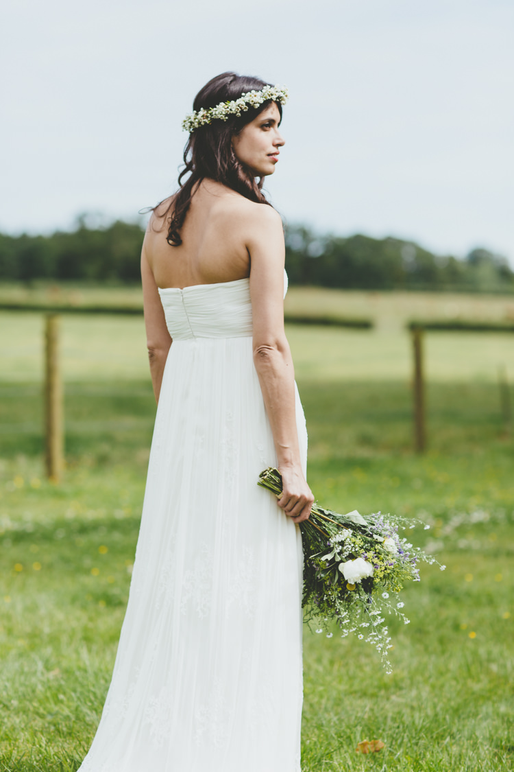 Relaxed Fun Rustic Countryside Barn Wedding http://www.paulunderhill.com/