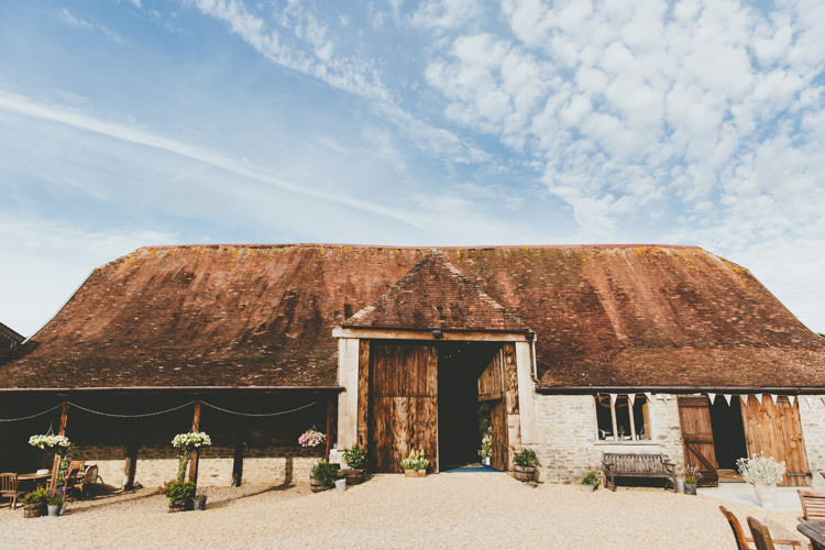 Relaxed Fun Rustic Countryside Barn Wedding http://www.paulunderhill.com/