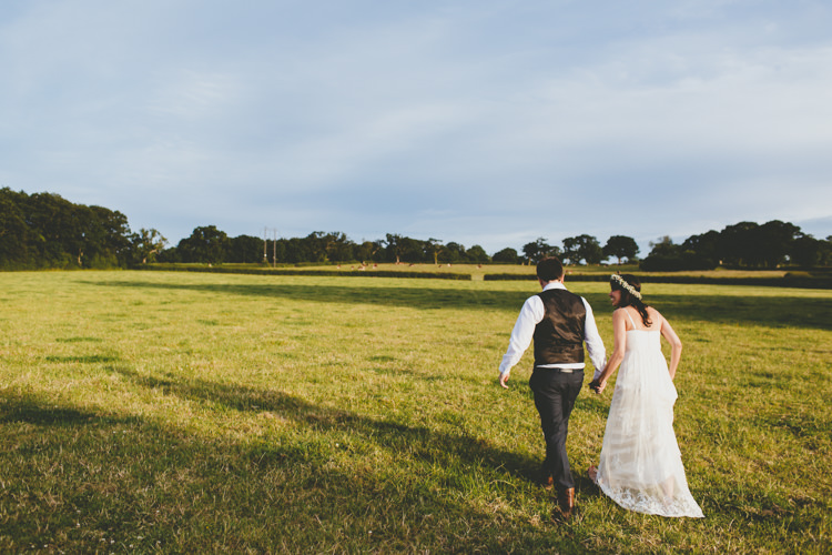 Relaxed Fun Rustic Countryside Barn Wedding http://www.paulunderhill.com/