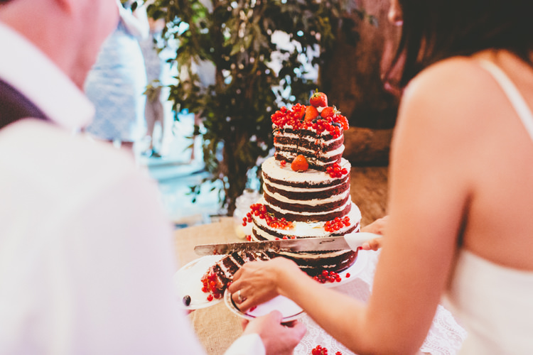 Relaxed Fun Rustic Countryside Barn Wedding http://www.paulunderhill.com/