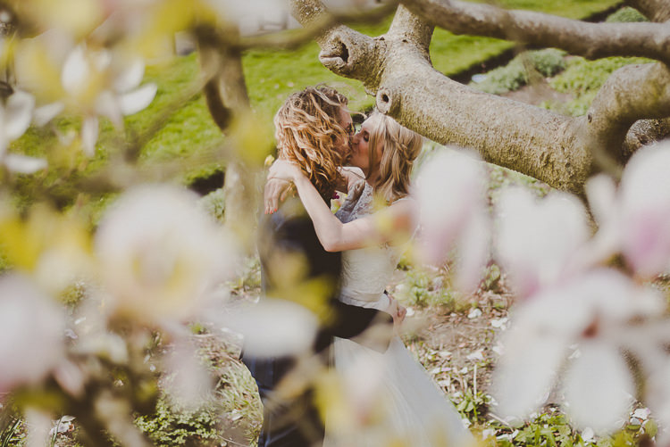 Street Party London Spring Flower Wedding http://www.modernvintageweddings.com/