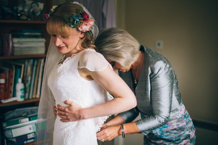 Flower Crown Veil Bride Bridal Wedding Ideas Inspiration http://www.katherinemager.com/