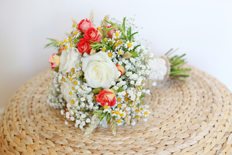 Daisy Rose Bouquet Bride Bridal Flowers Casual Summer Outdoor Beach Wedding http://www.lifephotographic.com/