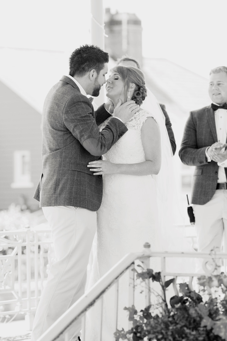 Casual Summer Outdoor Beach Wedding http://www.lifephotographic.com/