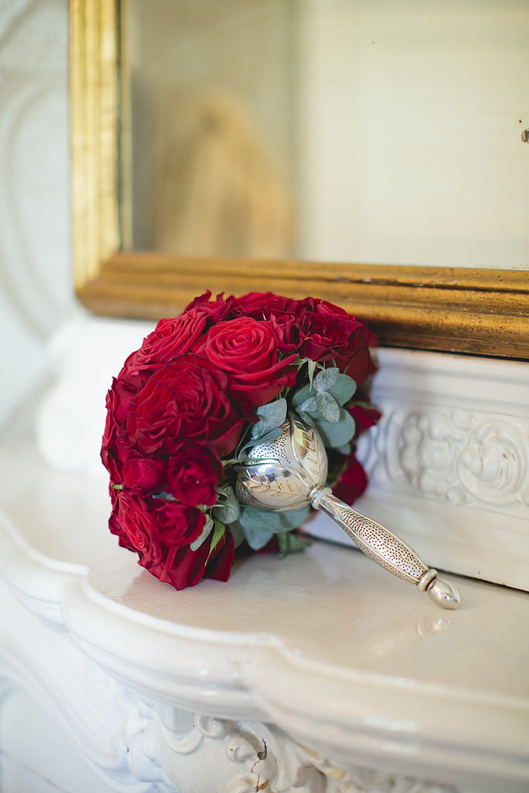 Red Rose Bouquet Flowers Bride Bridal Grand Classic Beauty City Sweden Wedding http://smallpigart.se/en/