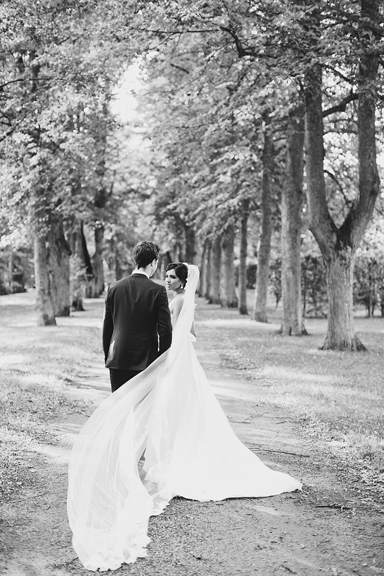 Long Veil Bride Bridal Grand Classic Beauty City Sweden Wedding http://smallpigart.se/en/