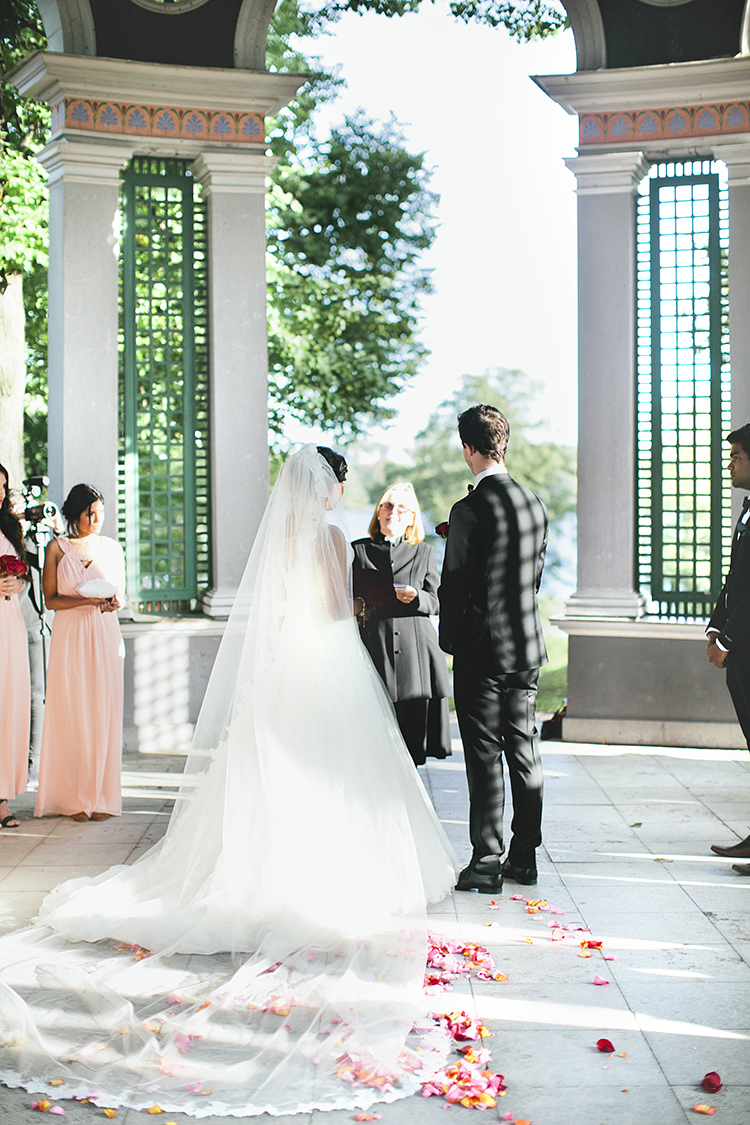 Grand Classic Beauty City Sweden Wedding http://smallpigart.se/en/