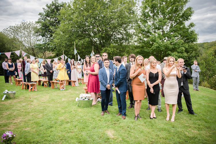 Outdoor Lakeside DIY Wedding http://julietmckeephotography.co.uk/