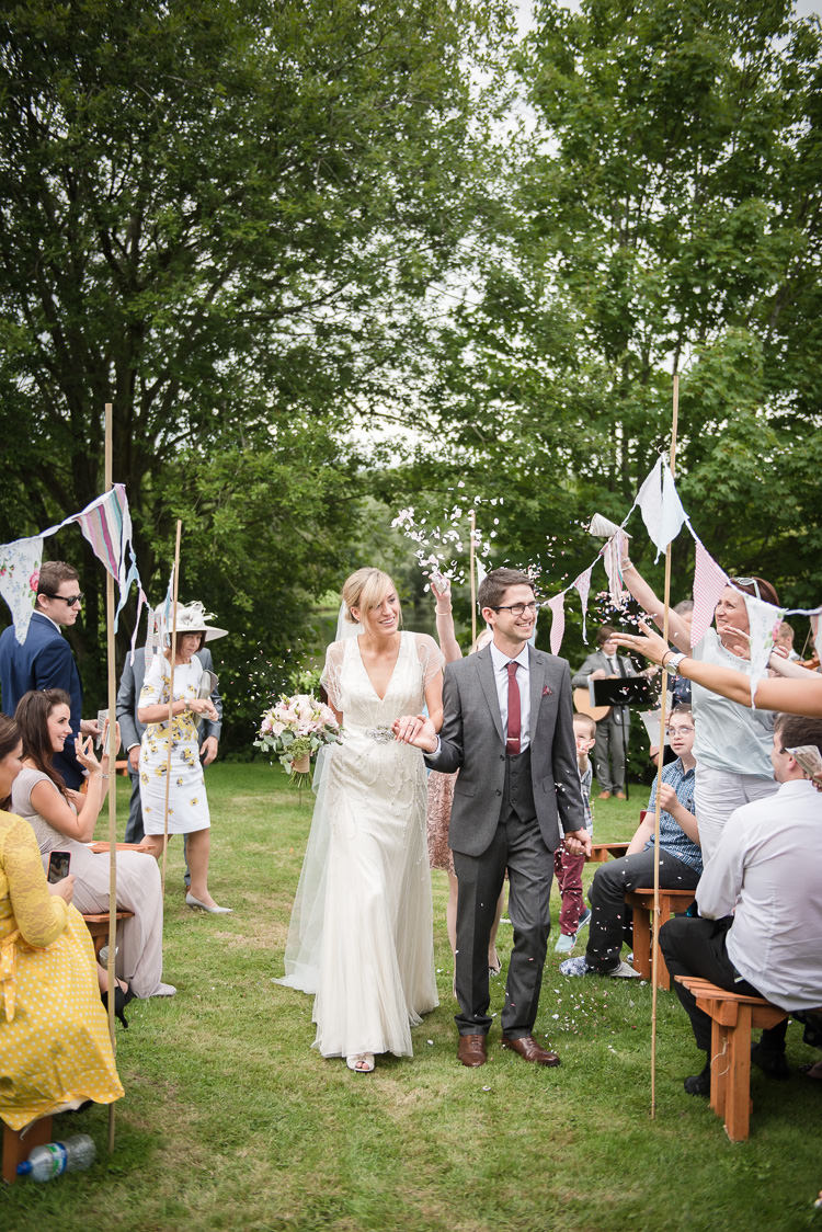 Outdoor Lakeside DIY Wedding http://julietmckeephotography.co.uk/