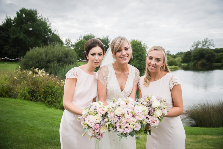 Outdoor Lakeside DIY Wedding http://julietmckeephotography.co.uk/