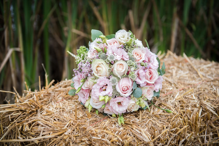Pale Pink Blush Bouquet Bride Bridal Rose Outdoor Lakeside DIY Wedding http://julietmckeephotography.co.uk/