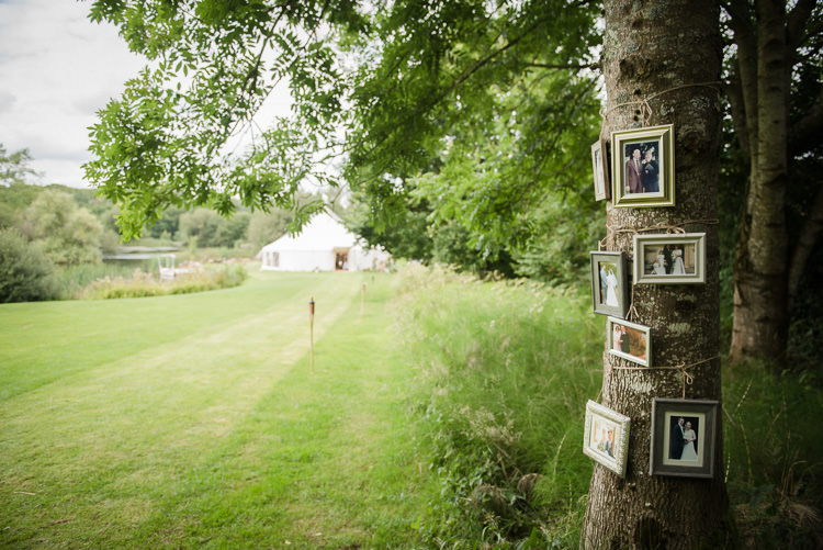 Outdoor Lakeside DIY Wedding http://julietmckeephotography.co.uk/
