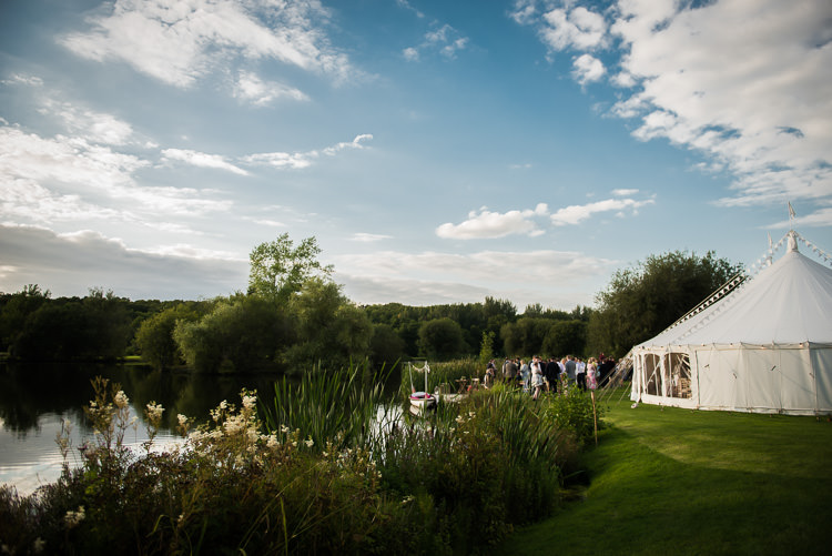 Outdoor Lakeside DIY Wedding http://julietmckeephotography.co.uk/
