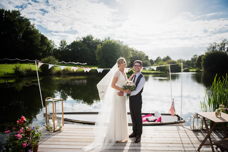 Outdoor Lakeside DIY Wedding http://julietmckeephotography.co.uk/